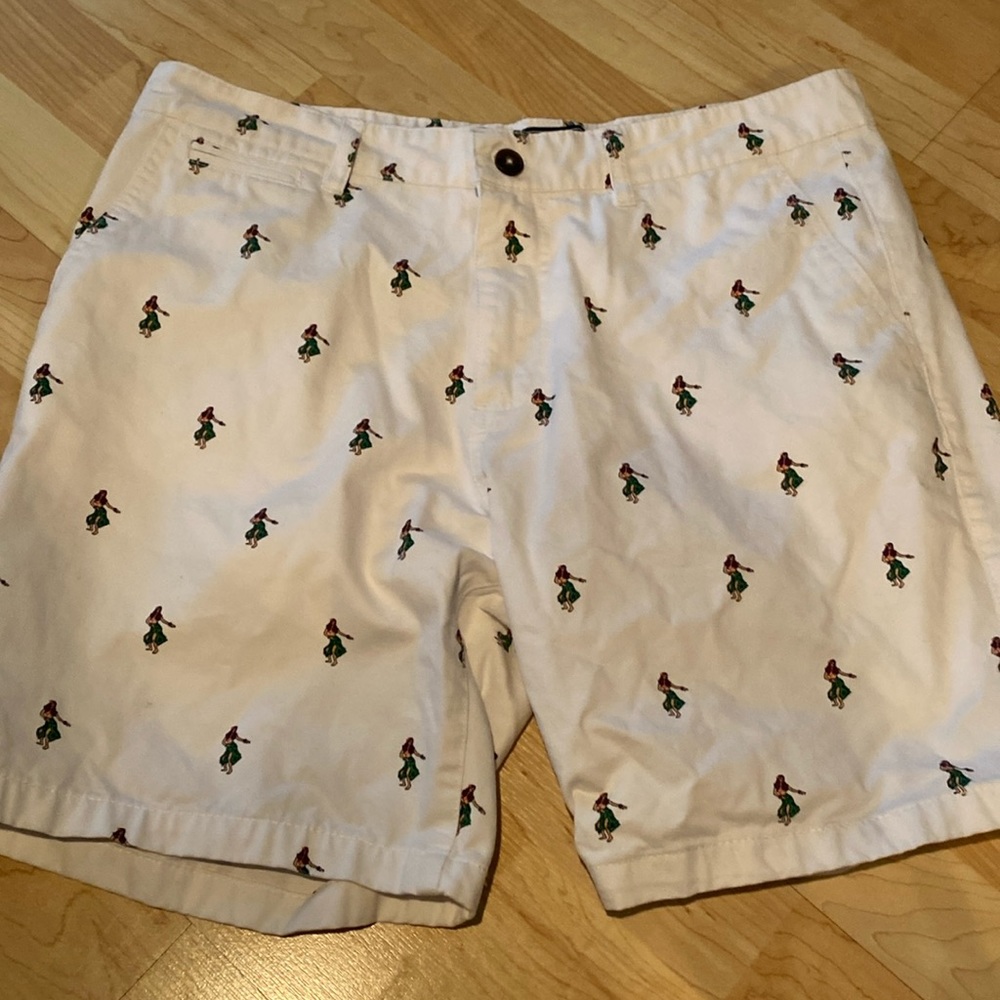 Men’s size 34 hula girl white shorts